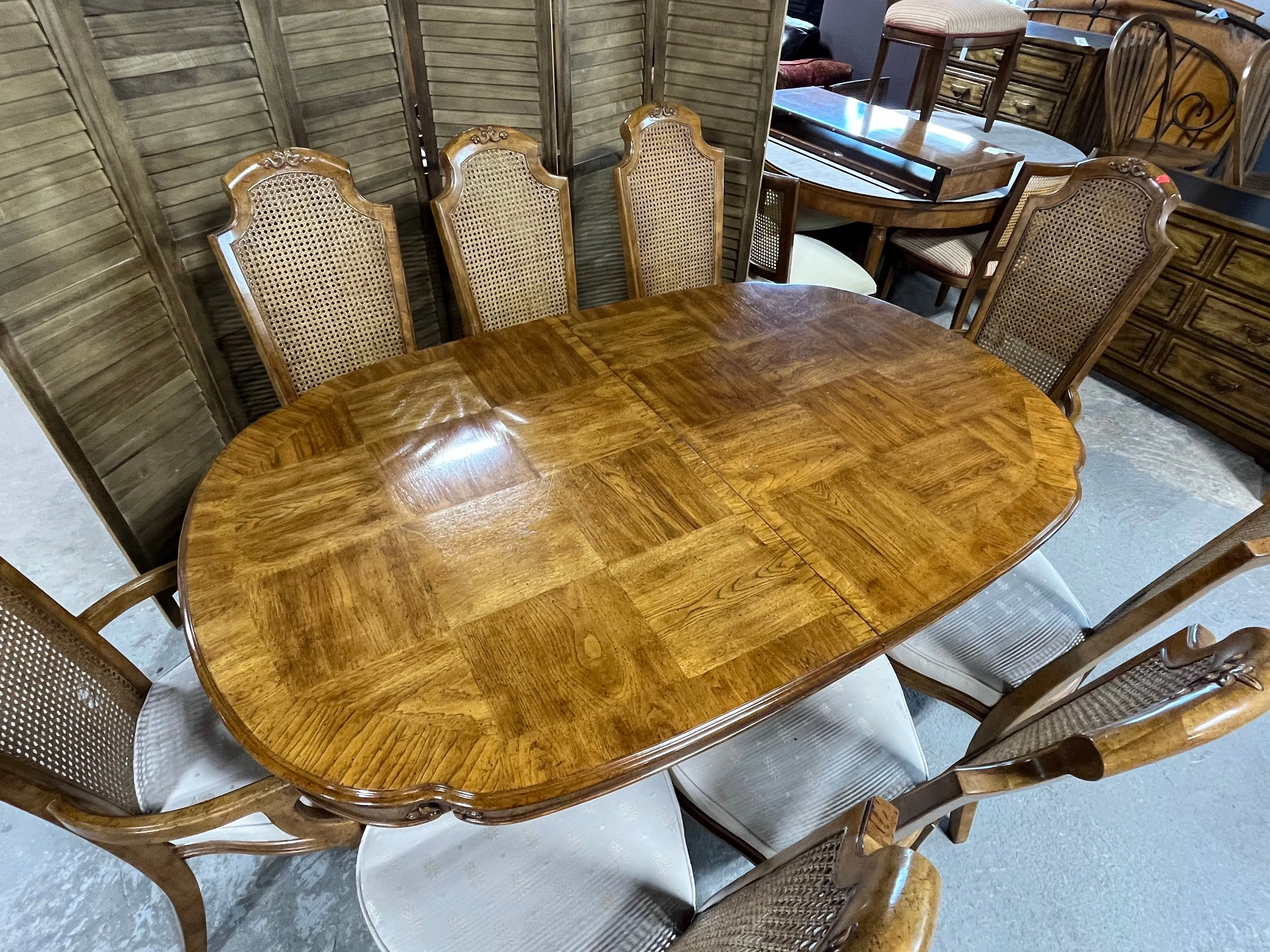 American of Martinsville Double Pedestal Dining Table with 8 Chairs, 2 Leaves, and Table Pads