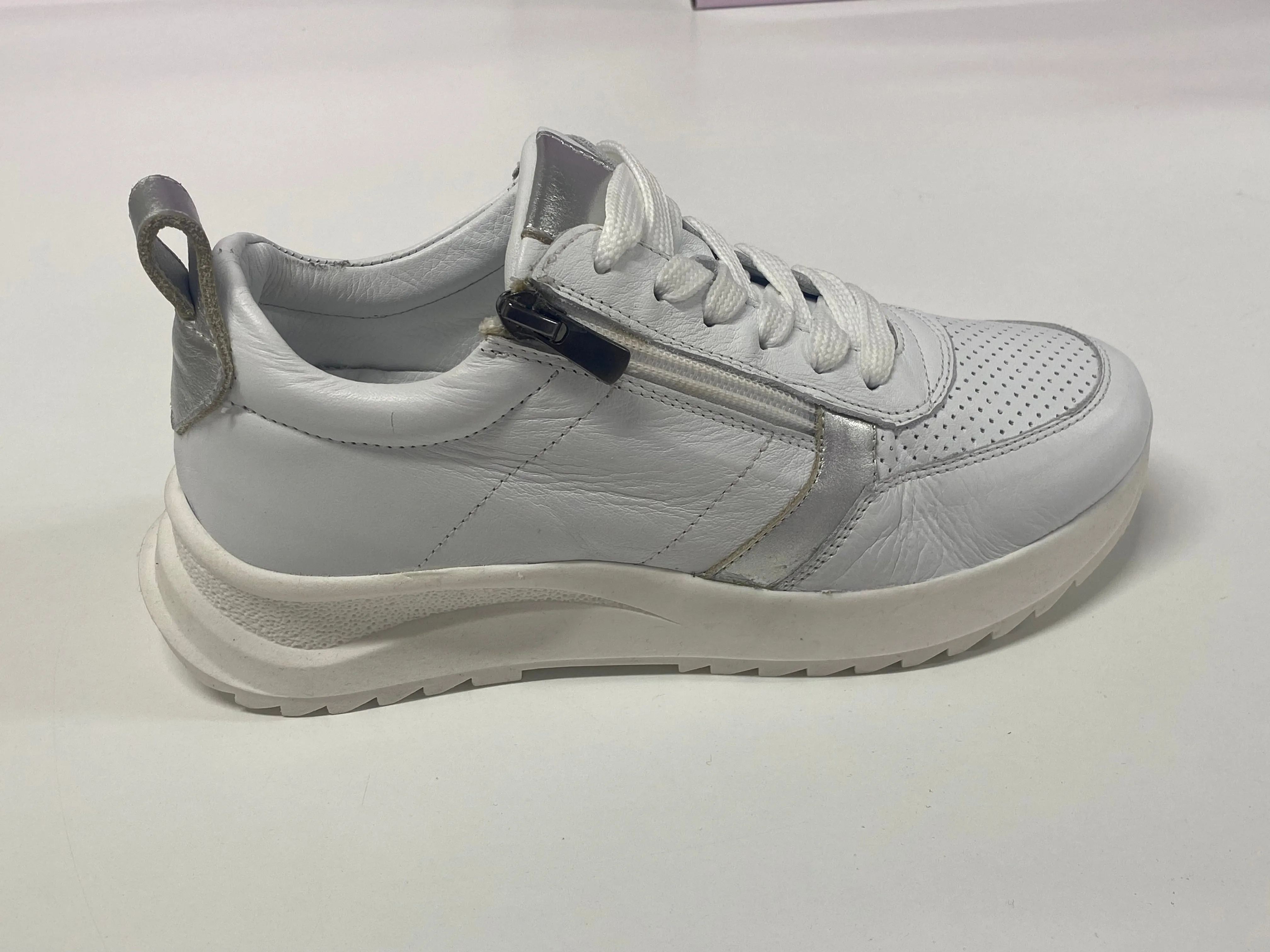 Valley - Leather Sneaker - White/Silver